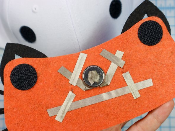 To turn off the LEDs, disconnect the battery by pulling apart the connection as shown.