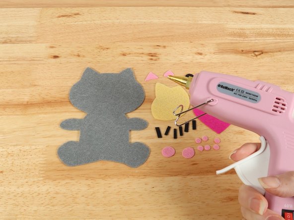 Use glue to assemble the Cat as pictured.