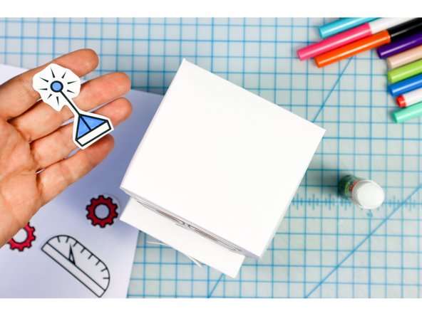 There are some shapes that look cute on top of the robot.