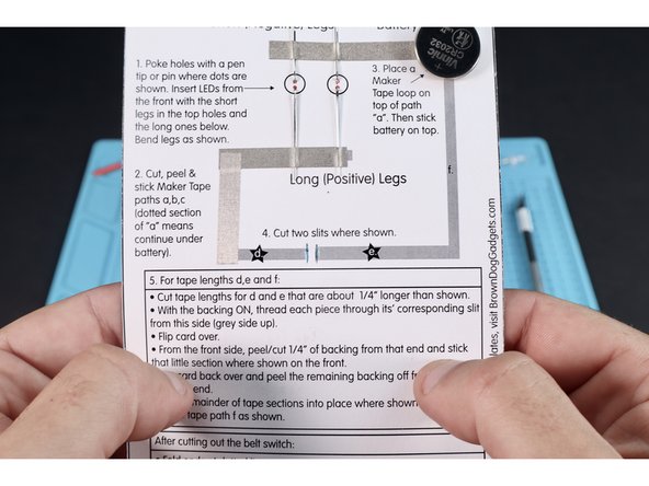 Using an X-ACTO/Craft knife, cut the two small vertical slits shown between paths &quot;d&quot; and &quot;e&quot;. Be careful to maintain the paper gap between them.