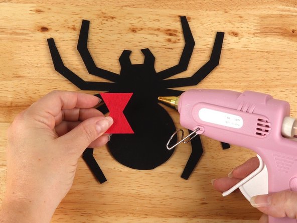Use glue to assemble the Spider.