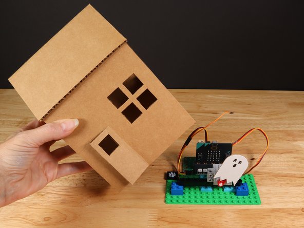 The house should fit around the perimeter of the baseplate.