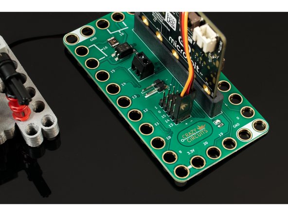 The next two steps that will test our Gripper assume you are using a Bit Board and micro:bit, but if you use another controller the concept will be the same.
