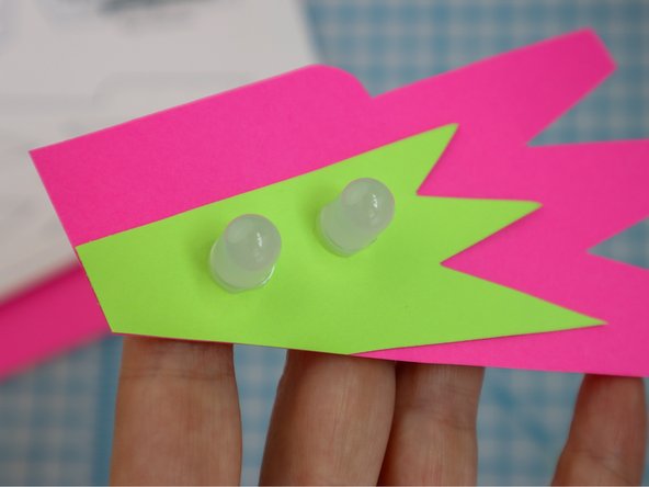 Tip: Make sure the polarity of the LEDs is correct: The long leg is positive and goes through the hole on top!