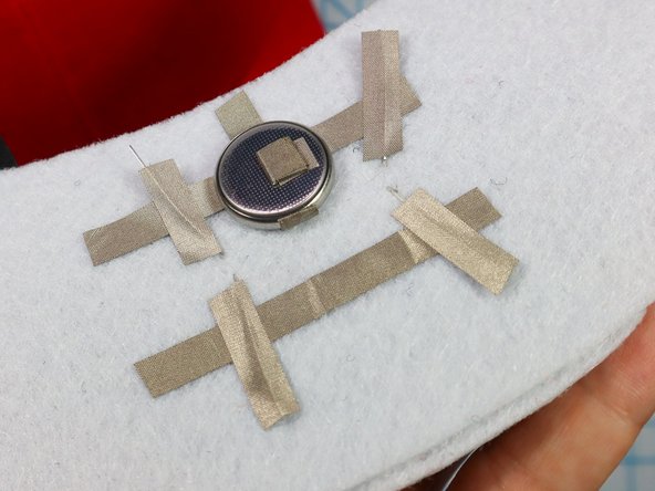 To turn off the LEDs, disconnect the battery by pulling apart the connection as shown.