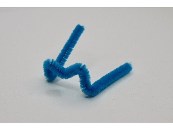 Fold two pieces in a &quot;V&quot; shape like in the first picture, and the last piece in an &quot;M&quot; shape like the second picture.