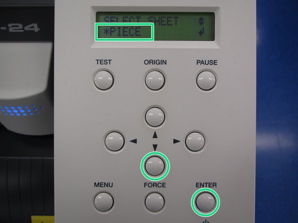 Press the down arrow on the control panel to display PIECE or ROLL depending on the material type you are using. Confirm your selection by pressing the ENTER button.