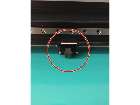 In order to make sure the vinyl moves in a straight and parallel motion when cutting, we now have to lock the rollers in place. The rollers are circled in red.
