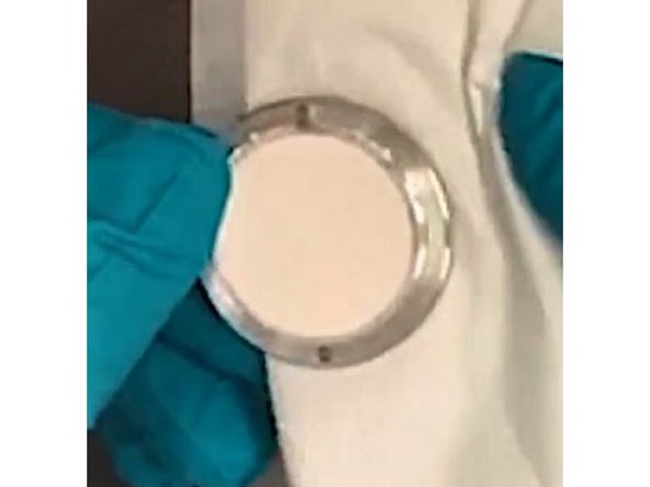 Choose a sample holder that is appropriate for your purposes. If your sample does not fit in the available sample holders, ask the administrators for alternate options.