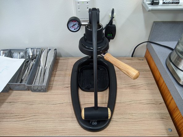 Dry the basket and the puck screen.  Place the puck screen back in the portafilter and return the portafilter to the Flair press.  Lock it in to the 4 o'clock position so it can remain heated for the next maker.