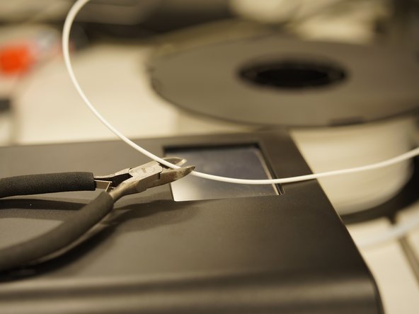Trim a few inches off your new filament. Then click &quot;Next&quot; to continue.
