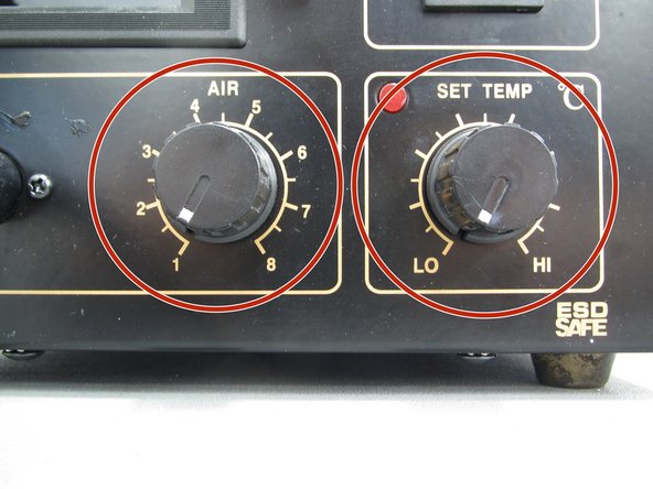 Turn the AIR and SET TEMP controls to their minimum values, then turn on the tool.