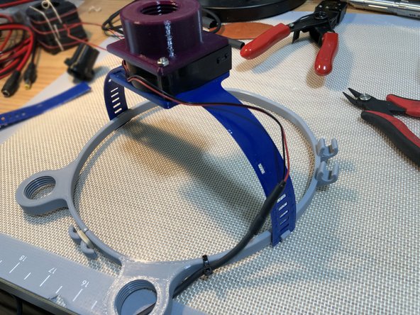 Verify that the fan runs with either battery or AC adapter.