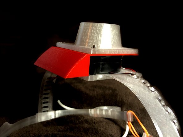 Optional fan deflector can be mounted between fan flange and fan. Fan director improves CO2 clearance by directing more airflow towards inspiration / expiration zone of PAPR.