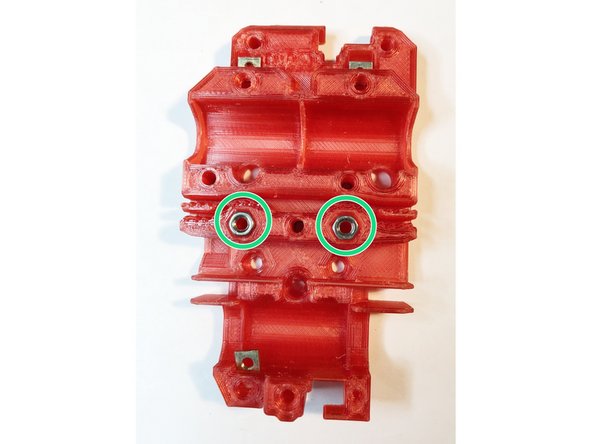 This step is ONLY if using R4 style bodies (Prusa R4, Butterworth, Bunny and Butterworth, Bondtech Prusa Upgrade), add two extra M3 nuts.