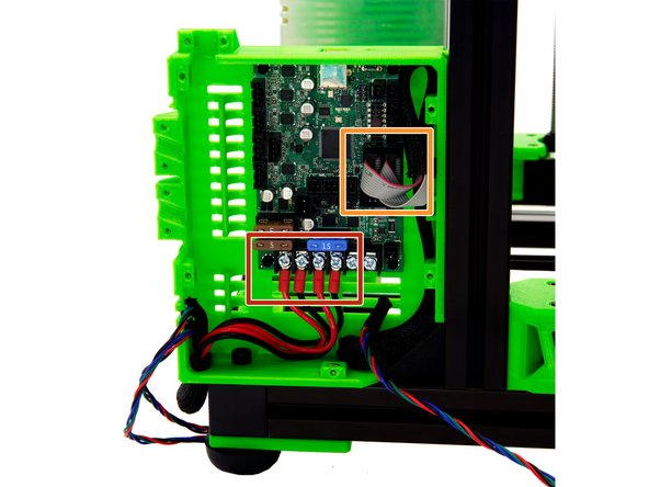 Schließen nun das zweite Netzteilkabel wie gezeigt an das Einsy-Board.
