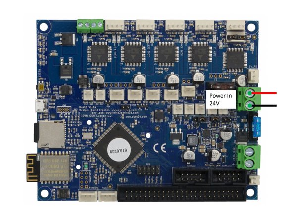 Das Duet2 Wifi-Board benötigt nur ein Kabelpaar (rot und schwarz). Wenn weitere Kabelpaare am Netzteil vorhanden sind, deinstallieren Sie diese. Ziehen Sie vorher unbedingt das Netzkabel ab.
