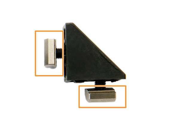 Achten Sie auf die Ausrichtung der Nutensteine (Bild 3).