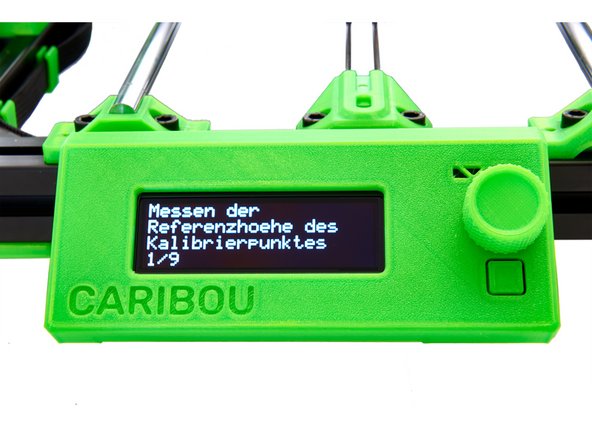 Achten Sie darauf, dass die Nozzle das Heizbett nicht zerkratzt während der Drucker die 4 Punkte im Heizbett vermisst.