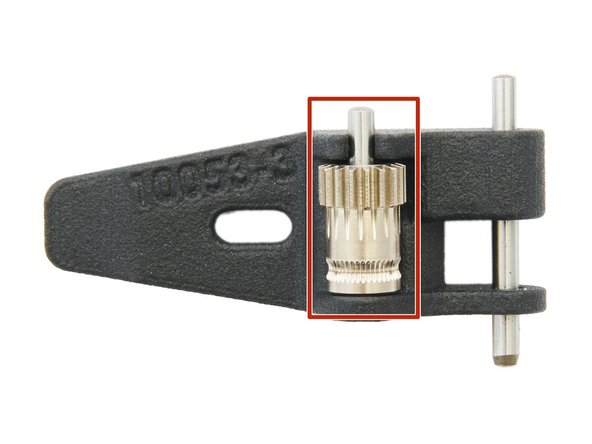 Richten Sie das Zahnrad (mit Welle) im Scharnier aus und drücken Sie die Welle nach unten, bis es einrastet.