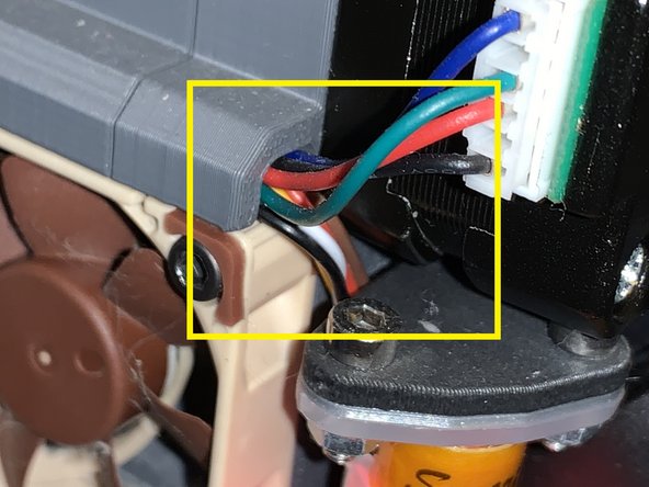 Sie benötigen eine etwas längere M3- Schraube (z.B. 12mm) um Fan-Mount und BLTouch- Mount zu fixieren, die alte Schraube ist nun zu kurz.