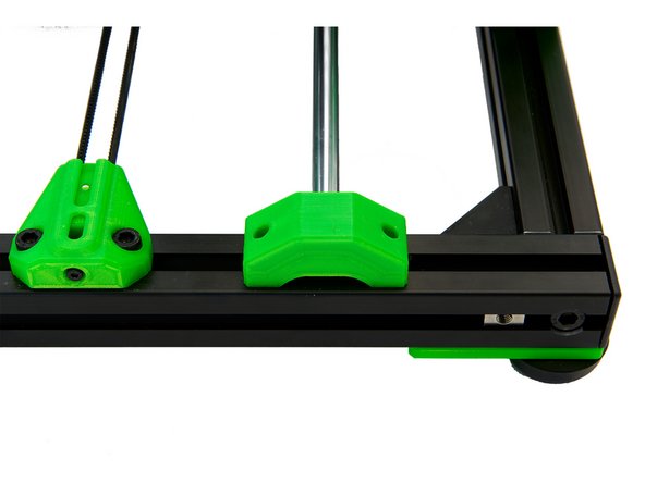 Schrauben Sie sie nun mit 2x M3x10mm Zylinderkopfschrauben fest.