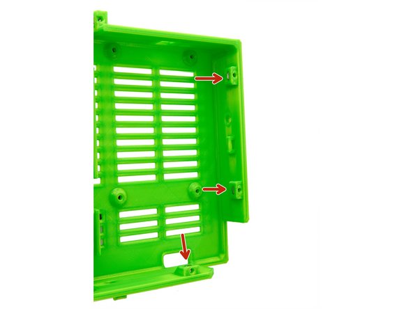 Hierbei empfehlen wir, einen Zangenschlüssel zu verwenden, um die Quadratmuttern besser einsetzen zu können. Achten Sie außerdem darauf, dass die Muttern mit den Löchern exakt übereinstimmen.