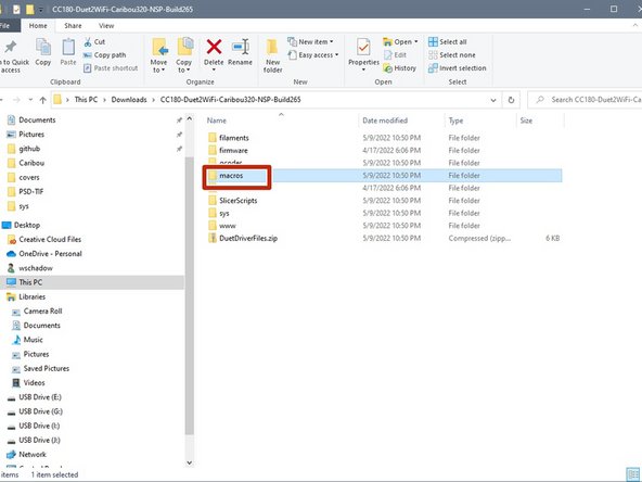 Gehen Sie im Explorer zurück zum Hauptverzeichnis und  wählen macros mit einem Doppelklick aus.