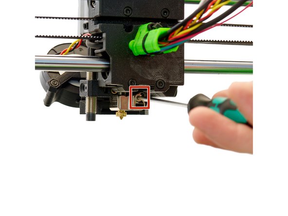 Lösen Sie die M2x5mm Zylinderkopfschraube am Slice Engineering Hotend.