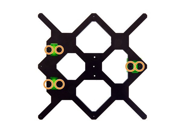 Die y-Lagerhalterungen werden am y-Schlitten mit je 2x M3 Unterlegscheiben und 2x M3x14mm Zylinderkopfschrauben  lose befestigt.