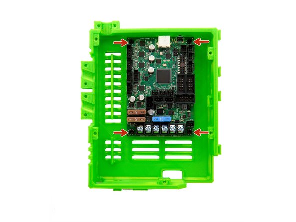 Zuletzt wird das Einsy Board, mithilfe von 4x M3x8mm Zylinderkopfschrauben, an der Einsy Box befestigt.