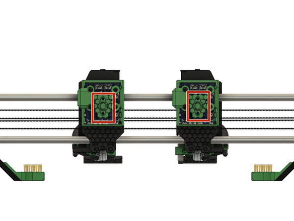 Setzen Sie die Toolboard Kabelhalter auf die zugehörigen Löcher an der Rückseite der Extruder.