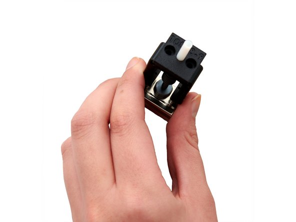 Schieben Sie den PTFE Schlauch soweit durch wie möglich.