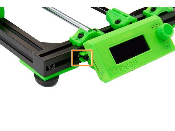 Schieben Sie nun die Nutensteine mit den M6x12mm Zylinderkopfschrauben in die Halterungen.