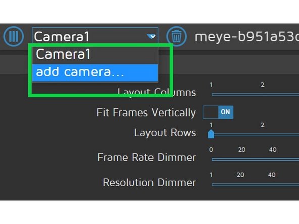 Stecken Sie zunächst die microSD in den Slot am Raspberry Pi und versorgen Sie erst danach den Pi mit Strom über das 5V-Netzteil . Die LED´s am Pi sollten nun blinken. Warten Sie ein paar Minuten, der erste Bootvorgang kann etwas länger dauern.