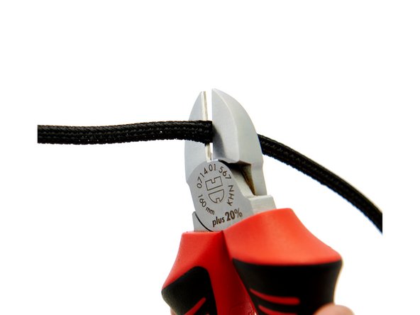 Zuerst müssen Sie zwischen rechtem und linkem z-Schrittmotor unterscheiden. Der rechte z-Schrittmotor hat ein langes Kabel und der linke hat ein kurzes Kabel.