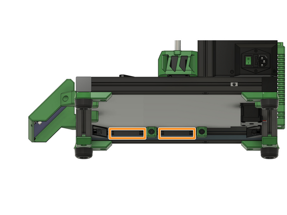 Führen Sie das Kabel weiter durch den rechten Schlitz im linken y-Aluprofil und befestigen Sie es mit 2x 5cm langen Nutabdeckungen.