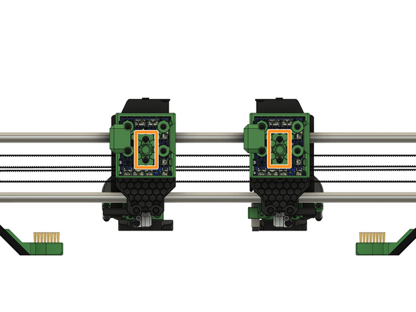 Sichern Sie diese mit jeweils 2x M3x8m Linsenkopfschrauben.