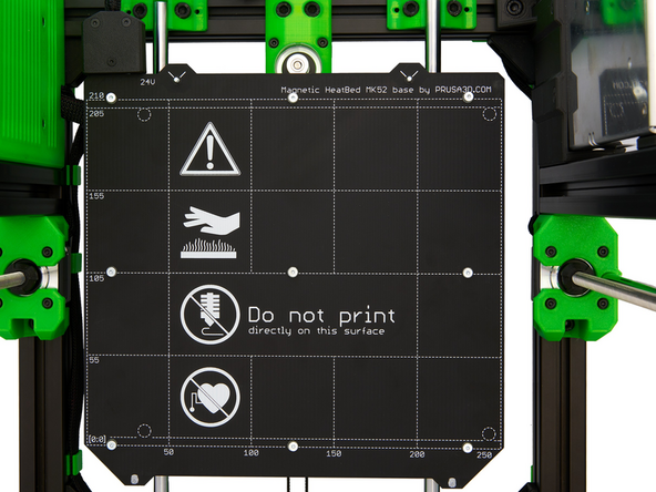 Das Heizbett ist nun vollständig eingebaut.