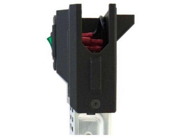 Mit 4x M4x10mm Senkkopfschrauben wird das Meanwell-Gehäuse an den Seiten (Bild 1,2) und der Rückseite (Bild 3) am Meanwell verschraubt.