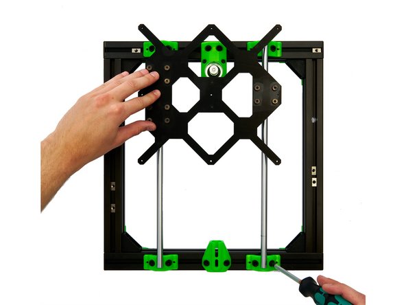 Fahren Sie den y-Schlitten nach ganz hinten und befestigen Sie die 2x M6x12mm Zylinderkopfschrauben in der y-Wellenhalterung rechts hinten.