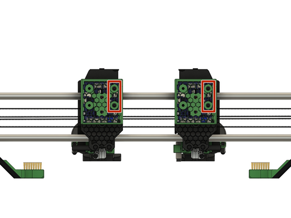 Setzen Sie das zuvor zusammengebaute Duet3 Toolboard auf die x- bzw. u-Schlitten Rückseite und ziehen die 2x zuvor angebrachten Linsenkopfschrauben fest an.