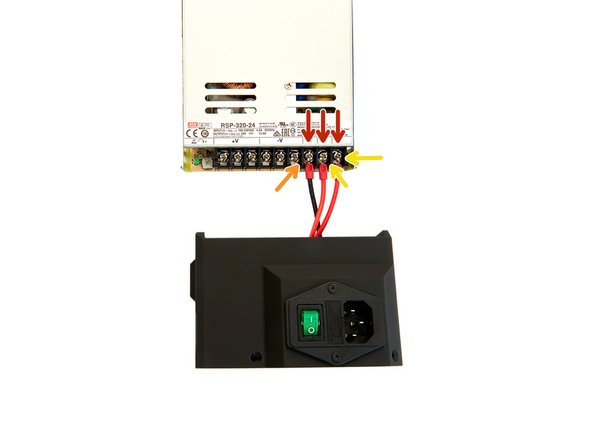 Lösen Sie die ersten drei Schrauben von rechts nach links (L, N und Masse).