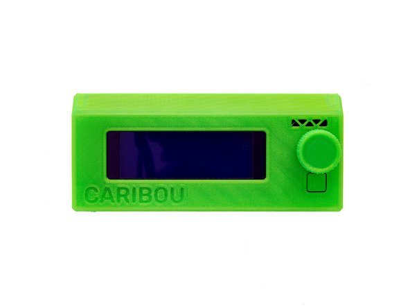 Stecken sie den Drehknopf auf den Stift. Testen Sie anschließend, ob er sich hinunterdrücken und drehen lässt.