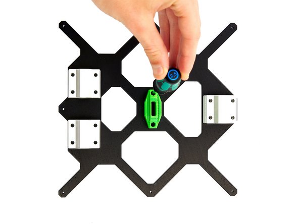 Make sure that the toothed side of the y-belt holder points to the side with 1 ball bearing.