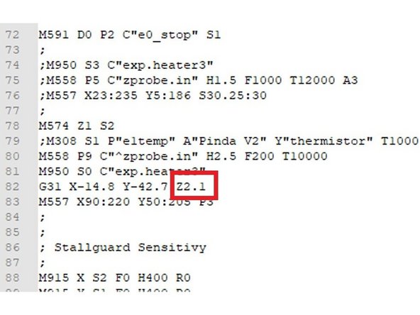 Erhitzen Sie das Hotend auf ca.200°C und das Heizbett auf ca. 60°C.  Vergewissern Sie sich, dass die Nozzle sauber ist. Das sheet muss nicht entfernt werden.