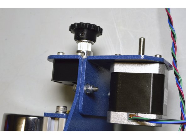 Place the washers on both sides of the plates as shown