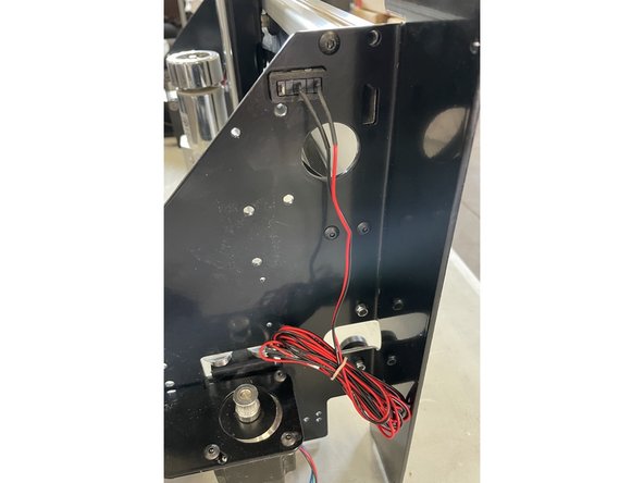 Mount the right gantry to the right side of the aluminium profile with 3 of the M5x16 black button head cap screws.