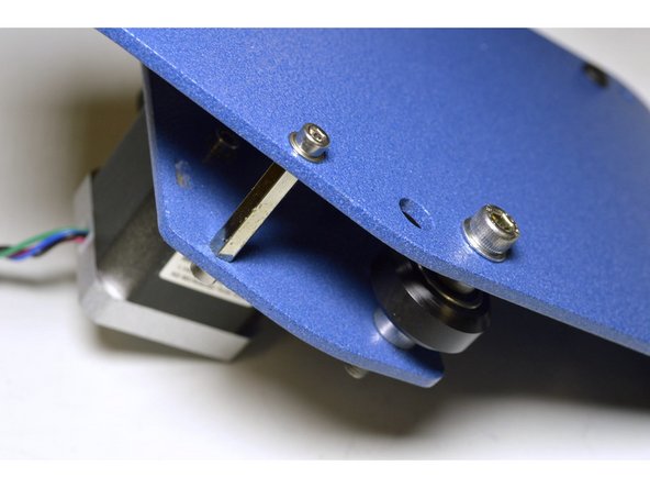 Fix the loose end of the M3x23 standoffs with the M3x8 cap screws (2 Pcs), M3 Washers (2 Pcs) and Pratley Pratlock