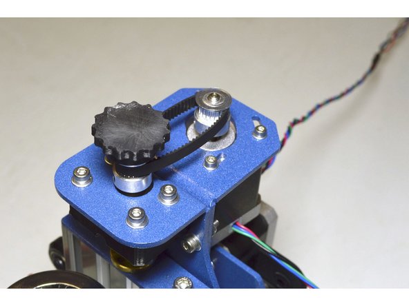 Make sure the height of the pulley is aligned with the pulley on the lead screw